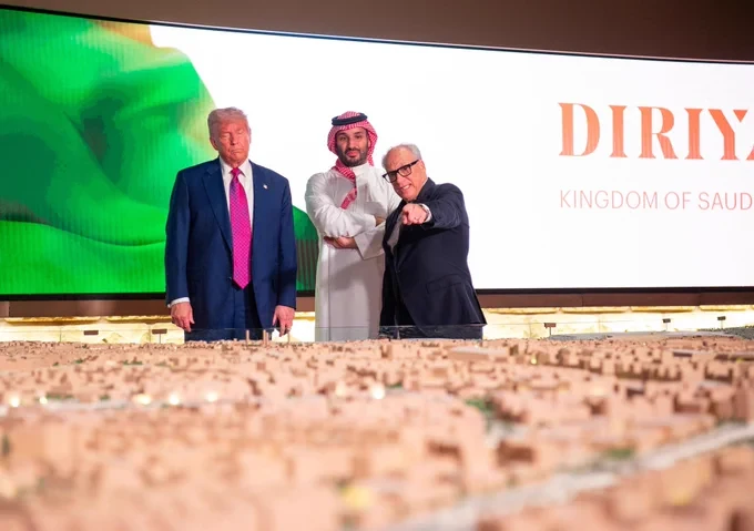 سمو سيدي ولي العهد يصطحب الرئيس الأمريكي في جولة بحي الطريف التاريخي في الدرعية - صورة 3