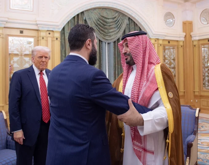 لقاء يجمع سمو سيدي ولي العهد والرئيس الأمريكي والرئيس السوري في الرياض اليوم - صورة 2