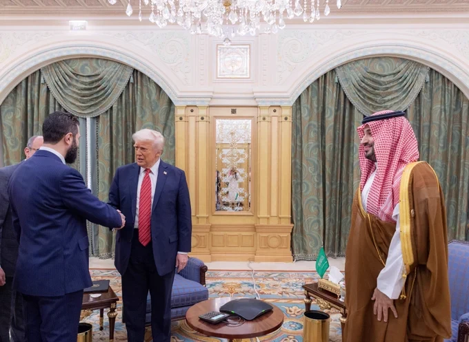 لقاء يجمع سمو سيدي ولي العهد والرئيس الأمريكي والرئيس السوري في الرياض اليوم - صورة 4