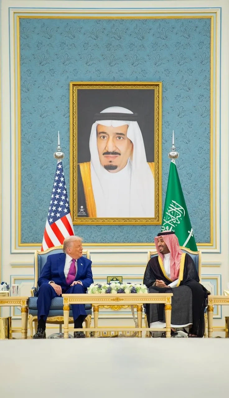 سمو سيدي ولي العهد في مقدمة مستقبلي فخامة رئيس الولايات المتحدة الأمريكية لدى وصوله المملكة. - صورة 25