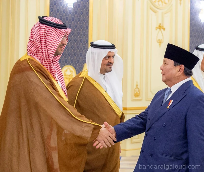سمو سيدي ولي العهد يستقبل في قصر السلام بجدة، رئيس جمهورية إندونيسيا، ويقيم مراسم استقبال رسمية لفخامته - صورة 7