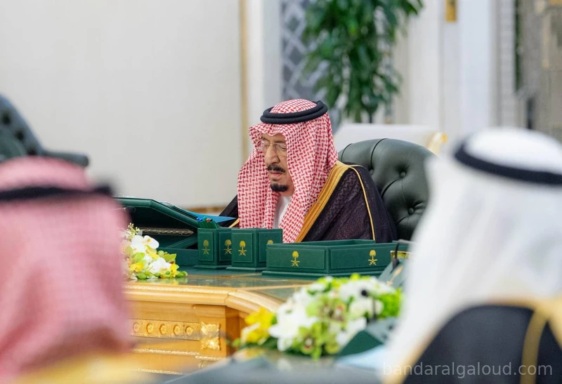 سيدي خادم الحرمين الشريفين يرأس جلسة مجلس الوزراء بجدة - صورة 3