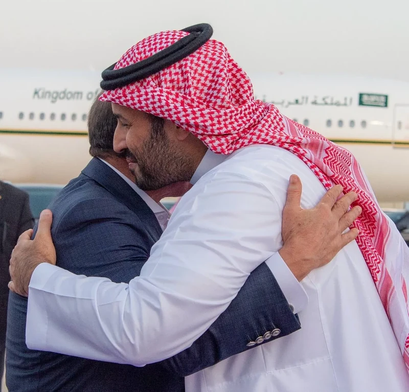 سمو سيدي ولي العهد في مقدمة مودعي رئيس جمهورية مصر العربية بنيوم - صورة 2