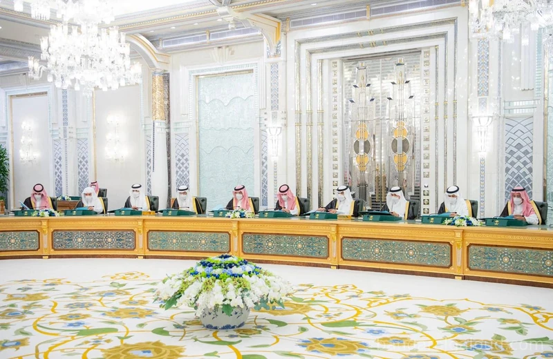 سيدي خادم الحرمين الشريفين يرأس جلسة مجلس الوزراء بجدة - صورة 4