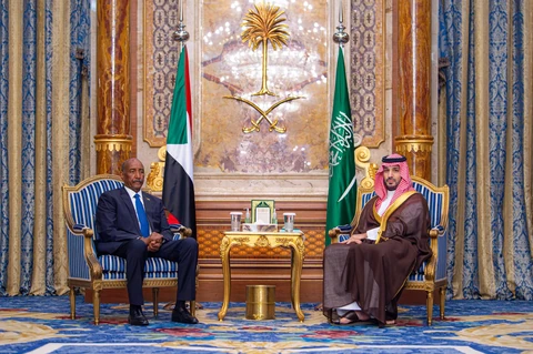 سمو سيدي ولي العهد يلتقي رئيس مجلس السيادة الانتقالي في جمهورية السودان