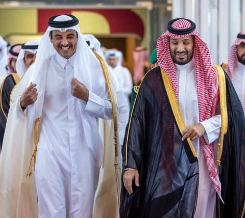 سمو أمير دولة قطر يصل إلى جدة للمشاركة في القمة الخليجية التشاورية