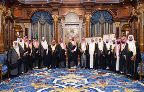 سمو سيدي ولي العهد يستقبل مساء أمس وفد تكريم خادم الحرمين الشريفين