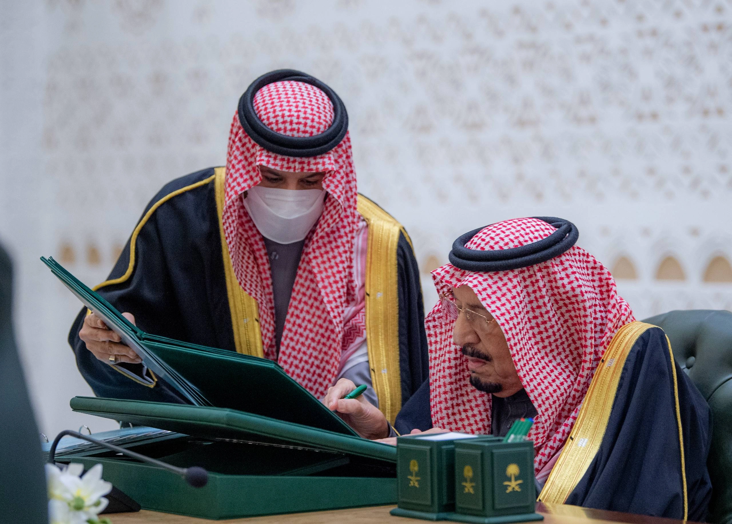 سيدي خادم الحرمين الشريفين يرأس جلسة مجلس الوزراء في الرياض - صورة 1