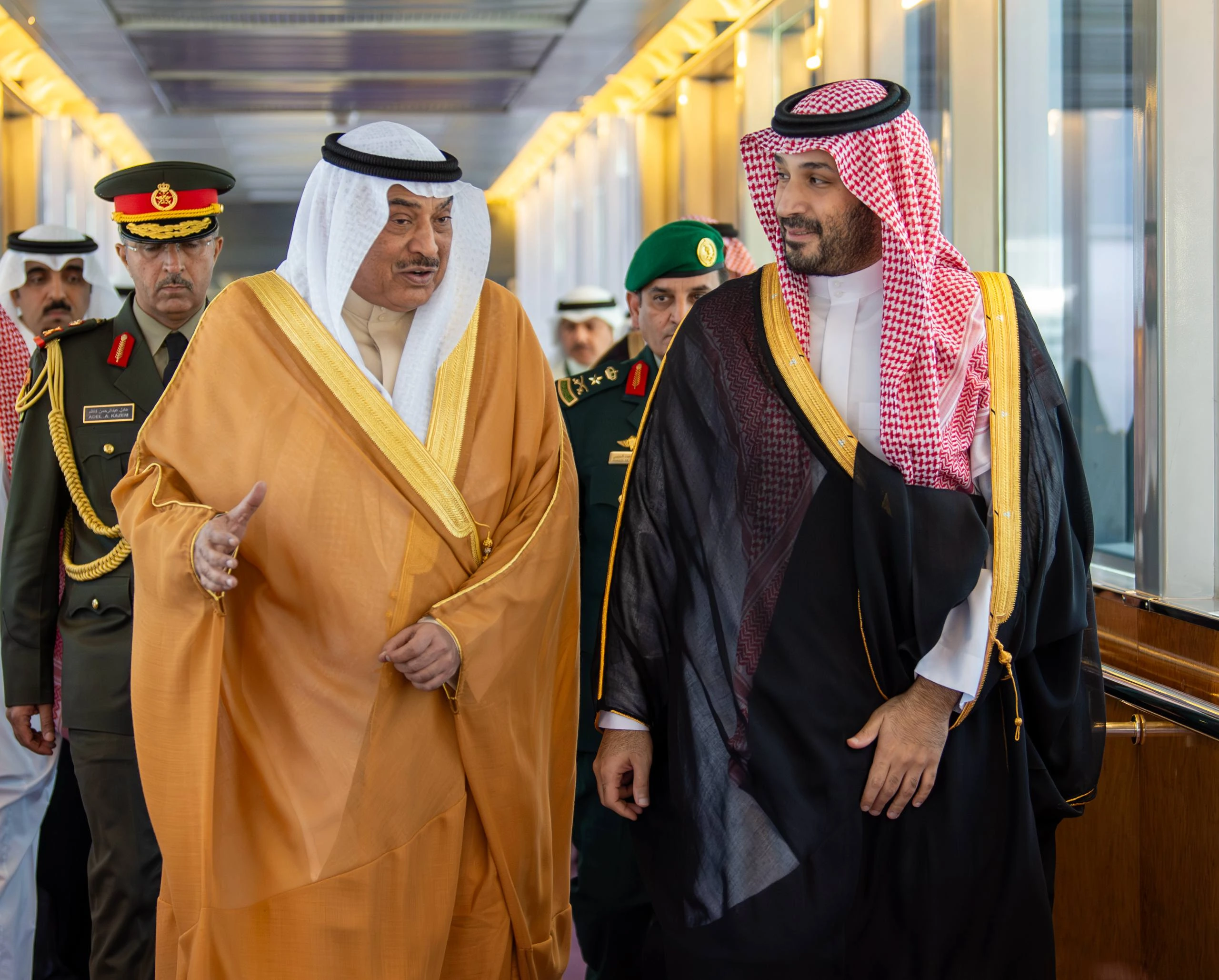 سمو ولي عهد دولة الكويت يصل إلى جدة للمشاركة في القمة الخليجية التشاورية - صورة 1