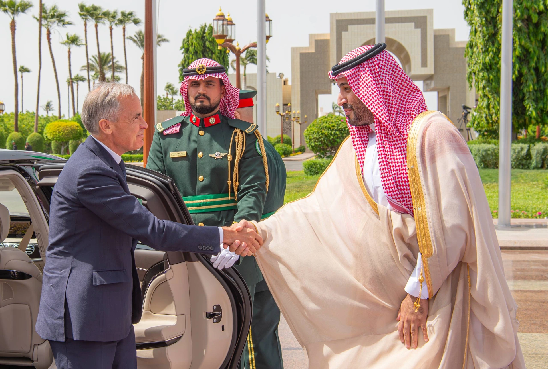 سمو سيدي ولي العهد يستقبل في قصر السلام بجدة دولة رئيس وزراء كندا - صورة 1