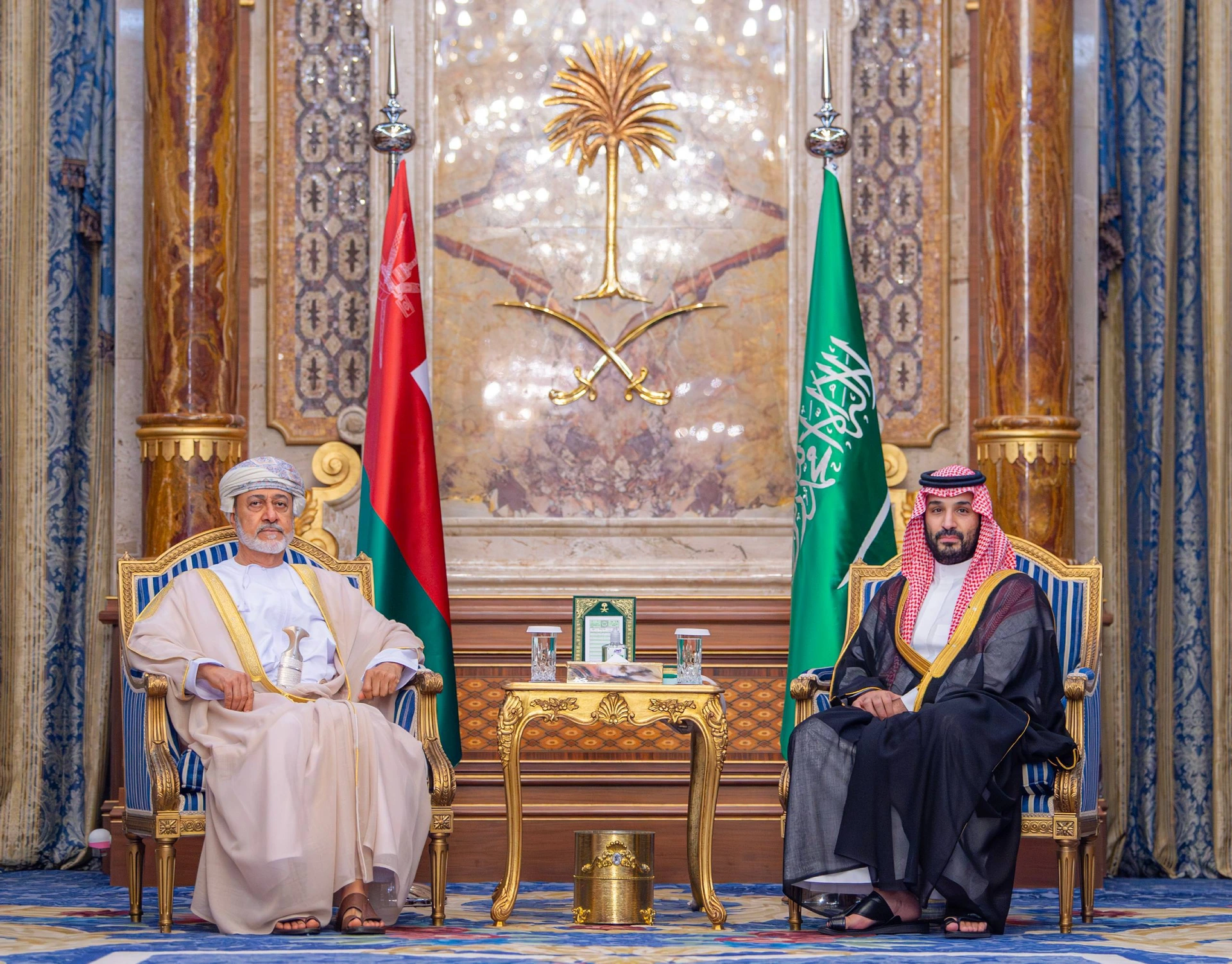 سمو سيدي ولي العهد يلتقي سلطان عُمان, ويستعرضان العلاقات الأخوية بين البلدين - صورة 1