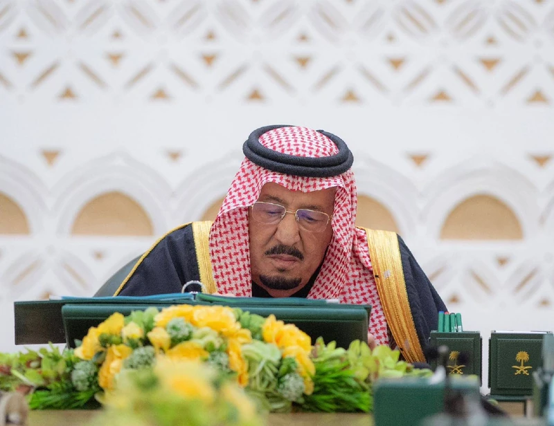 سيدي خادم الحرمين الشريفين يرأس جلسة مجلس الوزراء في الرياض - صورة 2