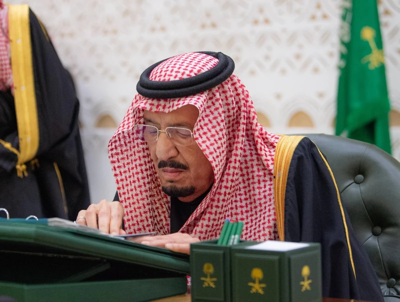 سيدي خادم الحرمين الشريفين يرأس جلسة مجلس الوزراء في الرياض - صورة 3