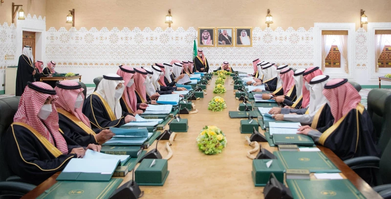 سيدي خادم الحرمين الشريفين يرأس جلسة مجلس الوزراء في الرياض - صورة 5