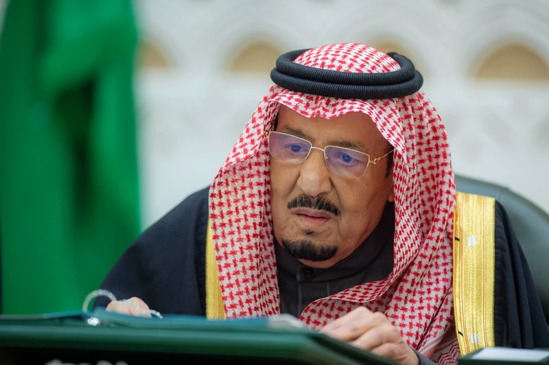 سيدي خادم الحرمين الشريفين يرأس جلسة مجلس الوزراء في الرياض - صورة 3
