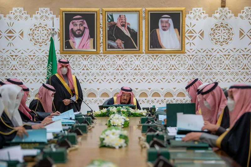 سيدي خادم الحرمين الشريفين يرأس جلسة مجلس الوزراء في الرياض - صورة 4