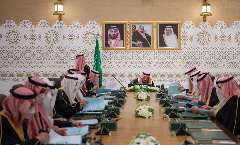 سيدي خادم الحرمين الشريفين يرأس جلسة مجلس الوزراء في الرياض - صورة 5