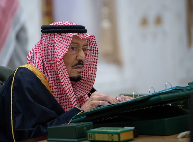 سيدي خادم الحرمين الشريفين يرأس جلسة مجلس الوزراء في الرياض - صورة 7