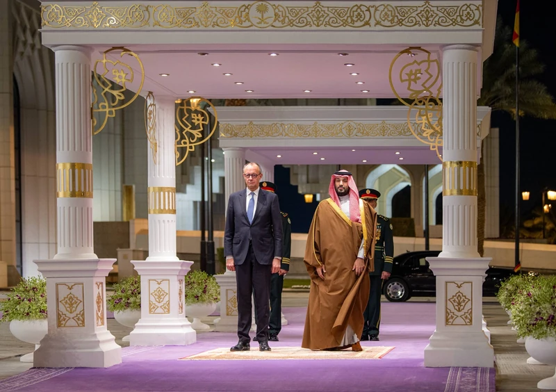 سمو سيدي ولي العهد يستقبل المستشار الألماني في الرياض - صورة 3
