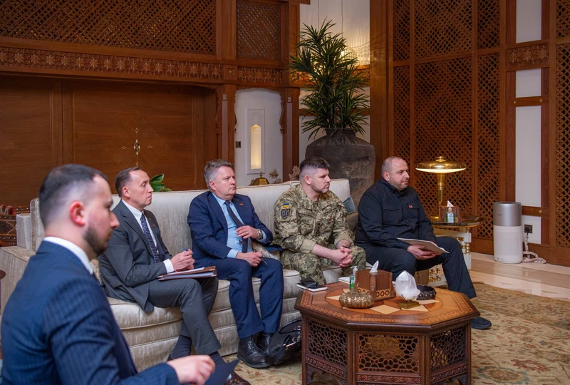 سمو سيدي ولي العهد يلتقي في جدة رئيس أوكرانيا - صورة 3