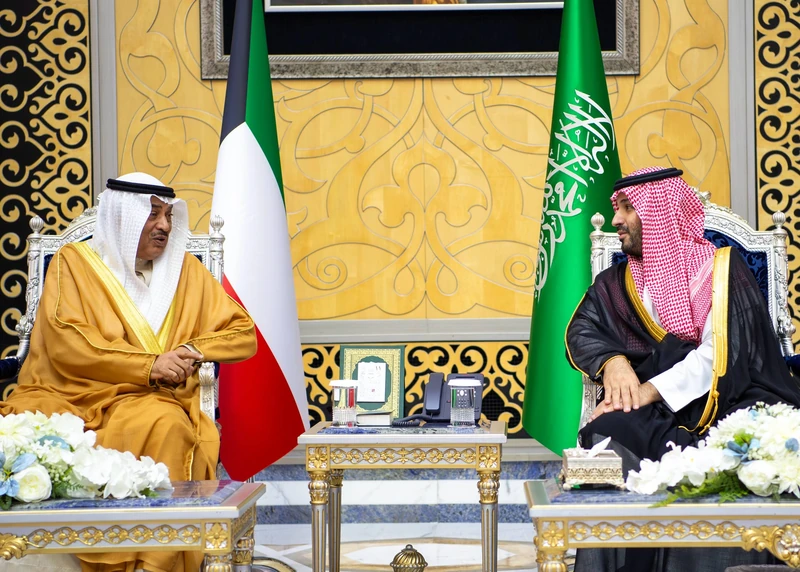 سمو ولي عهد دولة الكويت يصل إلى جدة للمشاركة في القمة الخليجية التشاورية - صورة 2