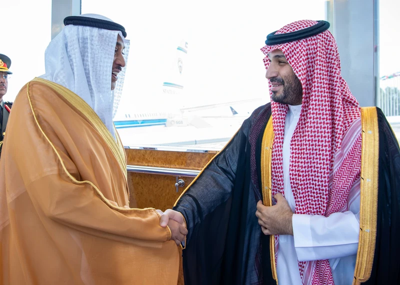 سمو ولي عهد دولة الكويت يصل إلى جدة للمشاركة في القمة الخليجية التشاورية - صورة 3