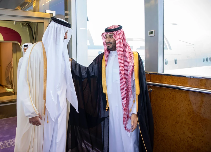 سمو أمير دولة قطر يصل إلى جدة للمشاركة في القمة الخليجية التشاورية - صورة 3