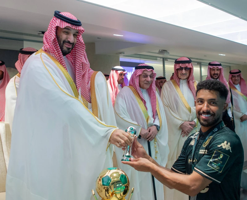 سمو سيدي ولي العهد يتوّج فريق الهلال بكأس خادم الحرمين الشريفين - صورة 20