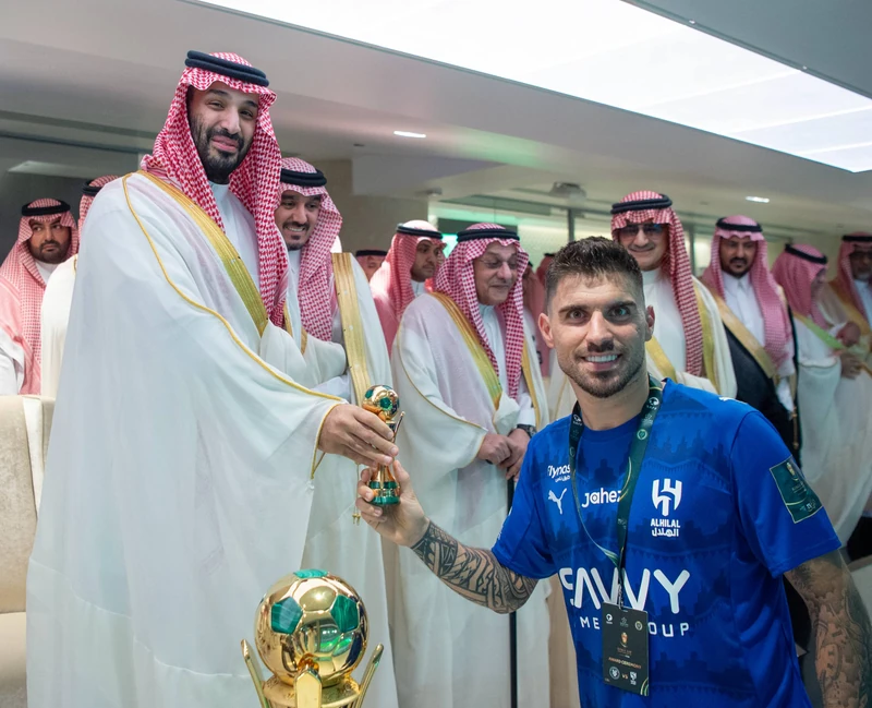 سمو سيدي ولي العهد يتوّج فريق الهلال بكأس خادم الحرمين الشريفين - صورة 10