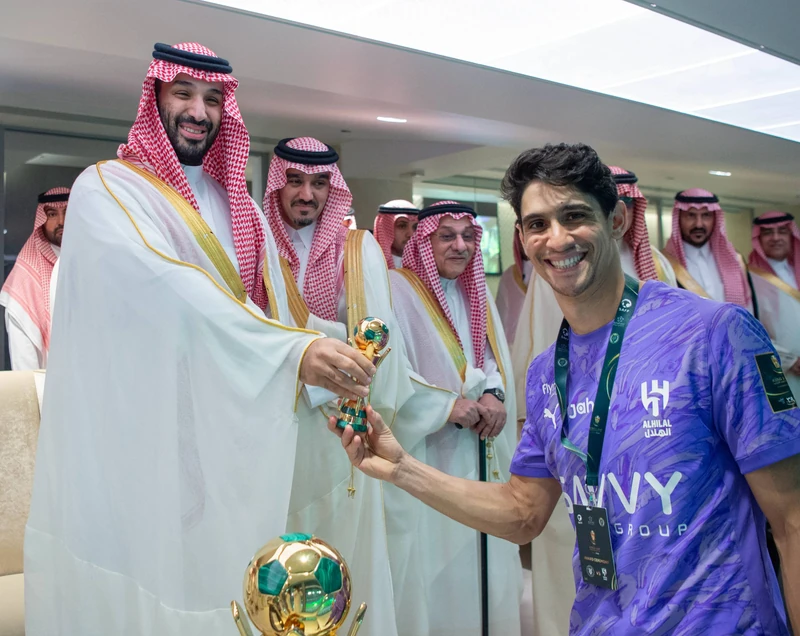 سمو سيدي ولي العهد يتوّج فريق الهلال بكأس خادم الحرمين الشريفين - صورة 13