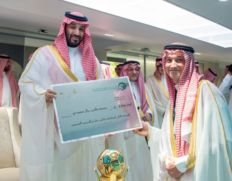 سمو سيدي ولي العهد يتوّج فريق الهلال بكأس خادم الحرمين الشريفين - صورة 17