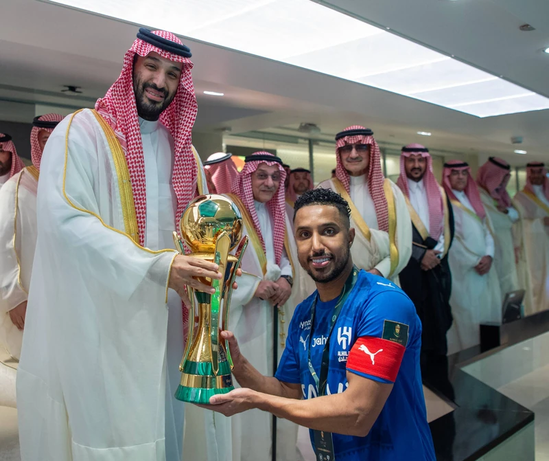 سمو سيدي ولي العهد يتوّج فريق الهلال بكأس خادم الحرمين الشريفين - صورة 5