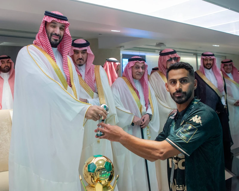 سمو سيدي ولي العهد يتوّج فريق الهلال بكأس خادم الحرمين الشريفين - صورة 18