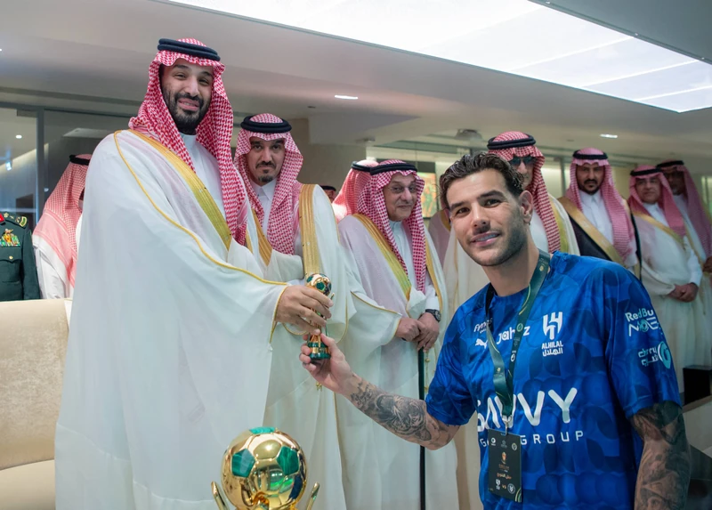 سمو سيدي ولي العهد يتوّج فريق الهلال بكأس خادم الحرمين الشريفين - صورة 7