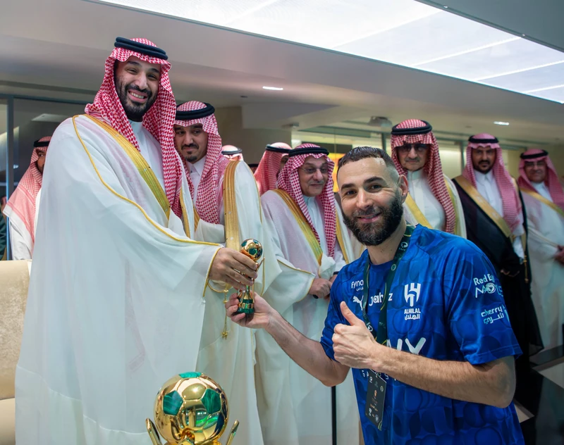سمو سيدي ولي العهد يتوّج فريق الهلال بكأس خادم الحرمين الشريفين - صورة 12