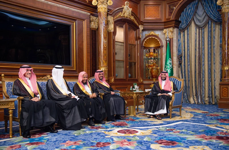 سمو سيدي ولي العهد يستقبل مساء أمس وفد تكريم خادم الحرمين الشريفين - صورة 6