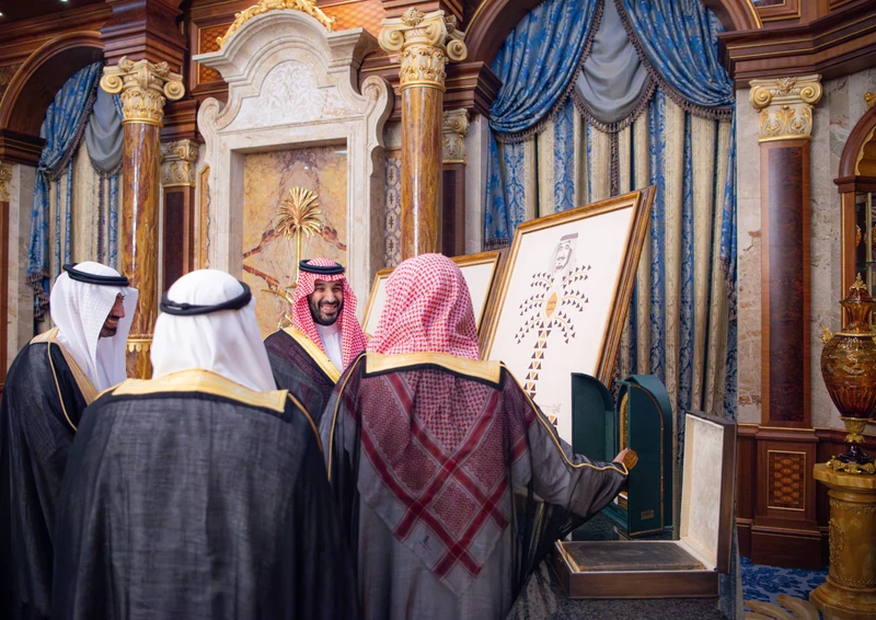 سمو سيدي ولي العهد يستقبل مساء أمس وفد تكريم خادم الحرمين الشريفين - صورة 7