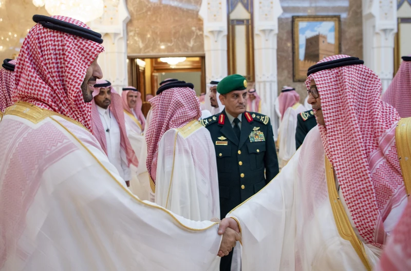 سمو سيدي ولي العهد يستقبل المهنئين بعيد الأضحى المبارك - صورة 7