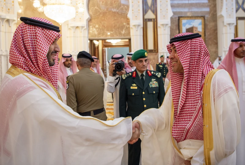 سمو سيدي ولي العهد يستقبل المهنئين بعيد الأضحى المبارك - صورة 10