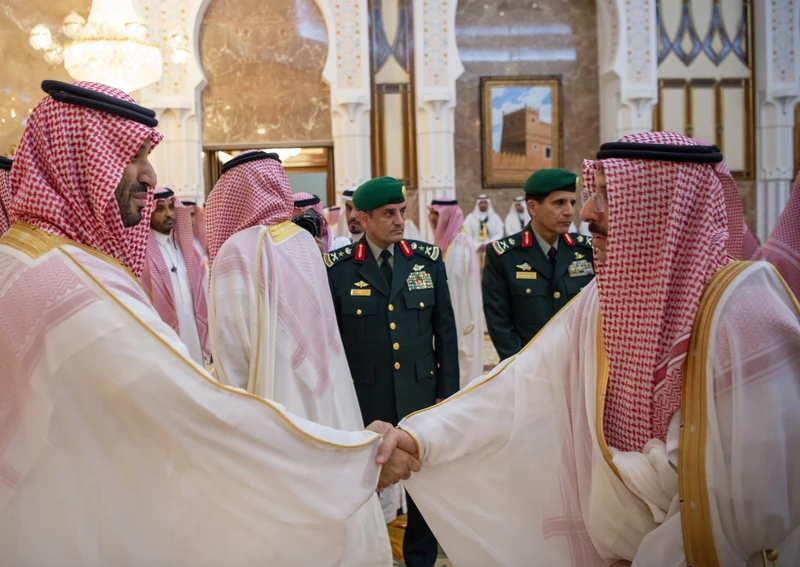 سمو سيدي ولي العهد يستقبل المهنئين بعيد الأضحى المبارك - صورة 14