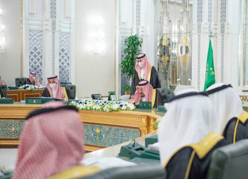 سيدي خادم الحرمين الشريفين يرأس جلسة مجلس الوزراء في جدة - صورة 7