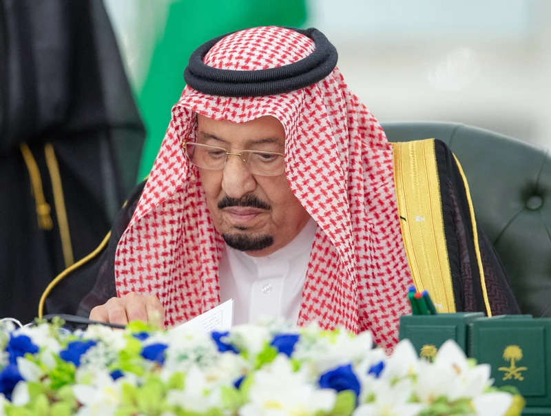 سيدي خادم الحرمين الشريفين يرأس جلسة مجلس الوزراء في جدة - صورة 3