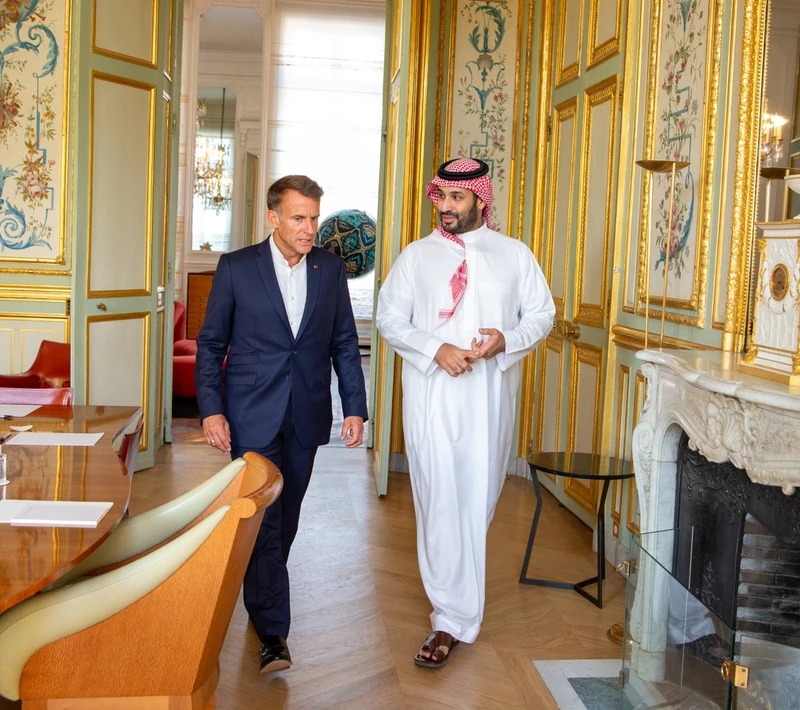 لقاء ودي مساء اليوم يجمع سمو سيدي ولي العهد بالرئيس الفرنسي في قصر الإليزيه - صورة 2