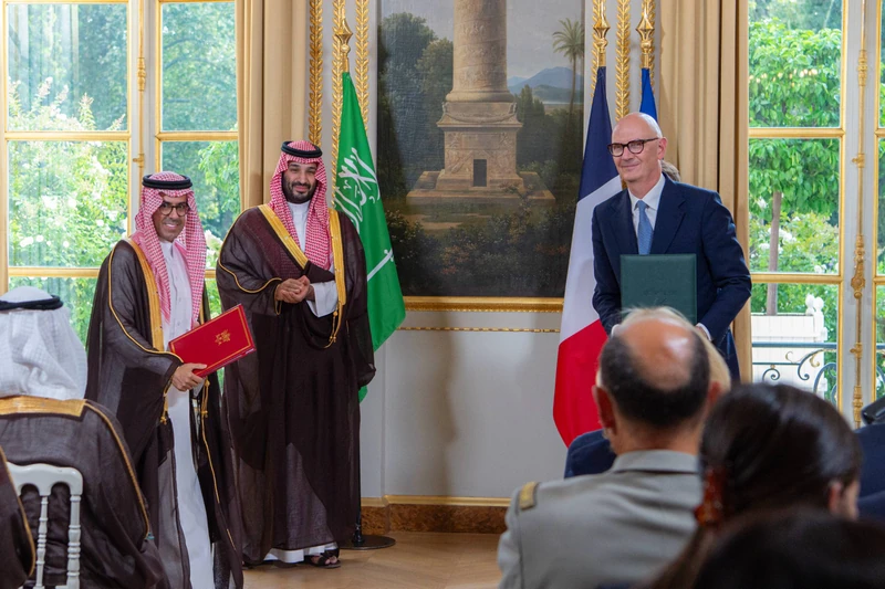 بحضور سمو سيدي ولي العهد وفخامة رئيس الجمهورية الفرنسية, انعقاد اجتماع الطاولة المستديرة الفرنسي-السعودي للاستثمار. - صورة 2