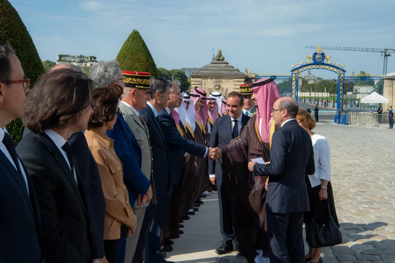 سمو سيدي ولي العهد يصل إلى قصر الإنفاليد في العاصمة باريس مستهلًا زيارة دولة إلى الجمهورية الفرنسية. - صورة 12