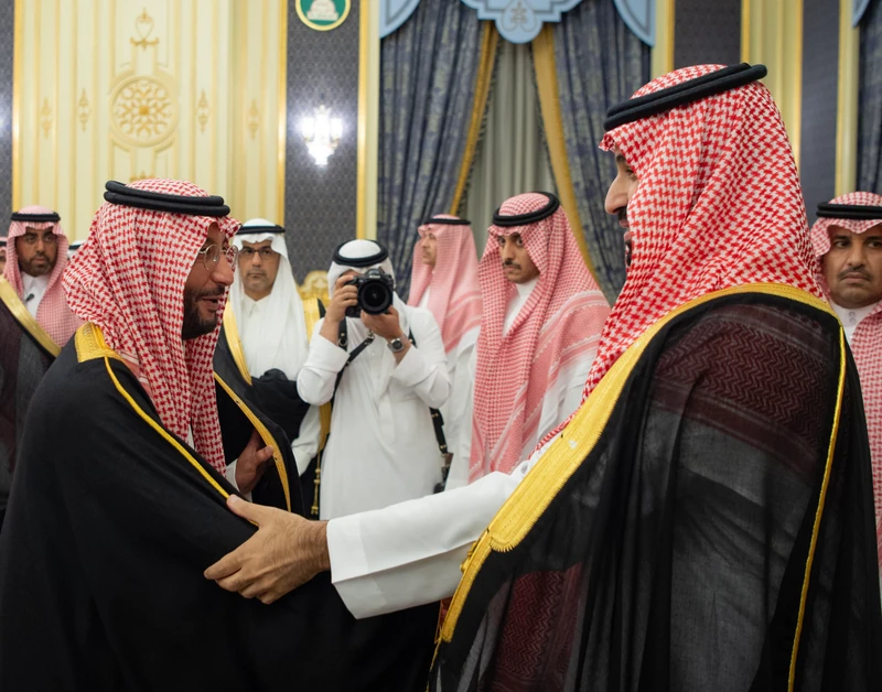 سمو سيدي ولي العهد يستقبل أصحاب السمو والفضيلة والمعالي وجمعاً من المواطنين في جدة. - صورة 5