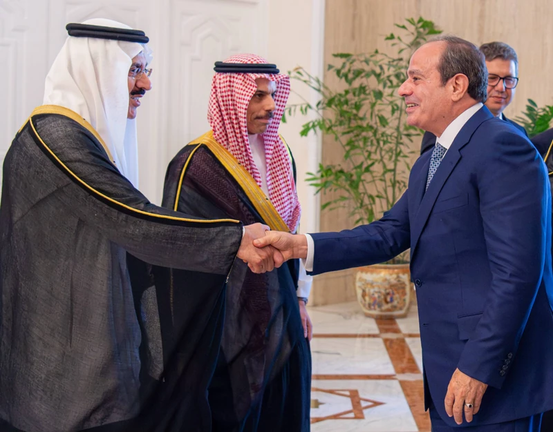 سمو سيدي ولي العهد يلتقي الرئيس المصري ويعقدان لقاءً ثنائياً وجلسة مباحثات موسعة. - صورة 6